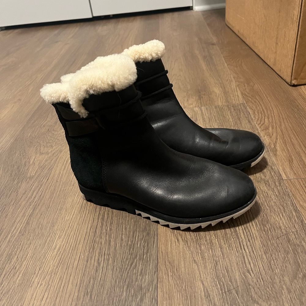 Sorel Lined Chelsea Boots